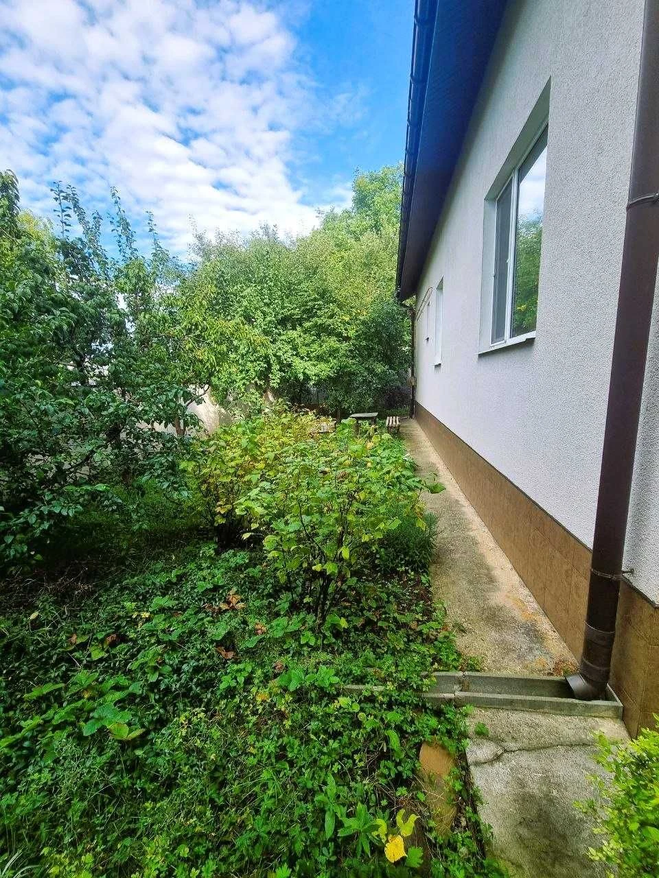 House for Sale: 8 Acres in Shatilovka, Pavlov Field, Botanical Garden