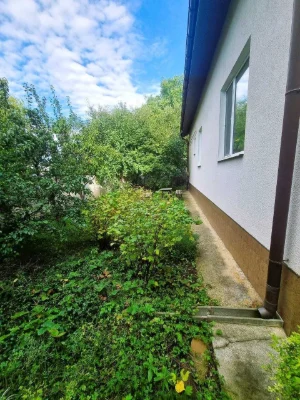 House for Sale: 8 Acres in Shatilovka, Pavlov Field, Botanical Garden