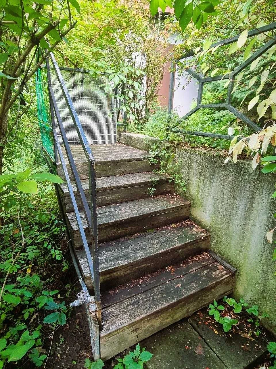 House for Sale: 8 Acres in Shatilovka, Pavlov Field, Botanical Garden