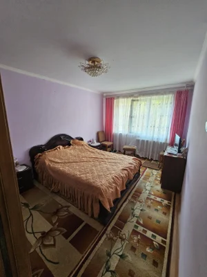 продам 2 кімнату квартиру в центрі міста та