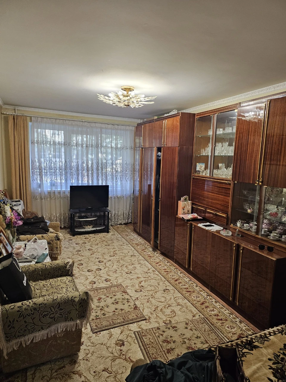 продам 2 кімнату квартиру в центрі міста та