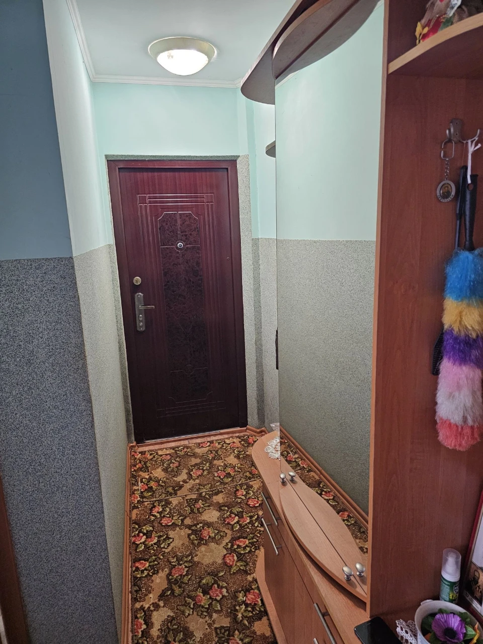 продам 2 кімнату квартиру в центрі міста та