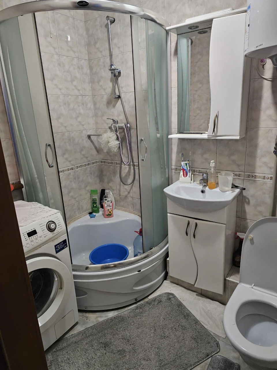 продам 2 кімнату квартиру в центрі міста та