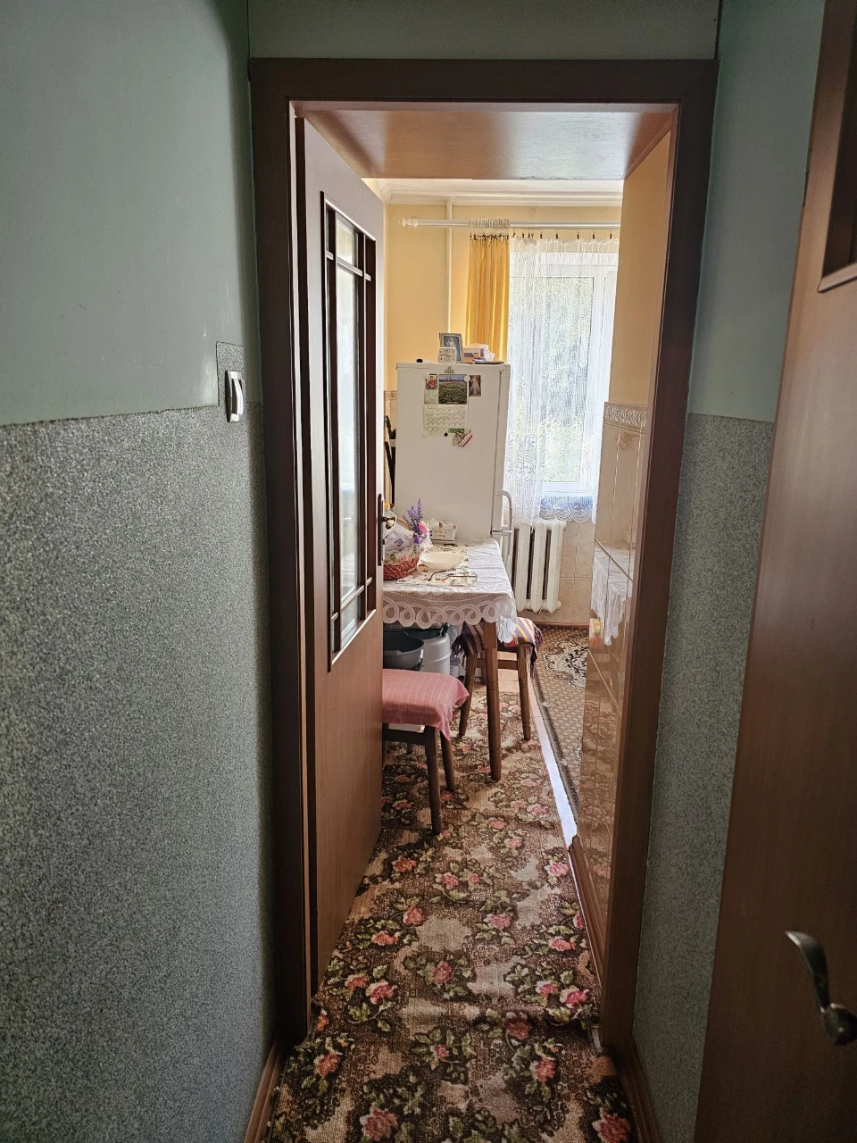 продам 2 кімнату квартиру в центрі міста та
