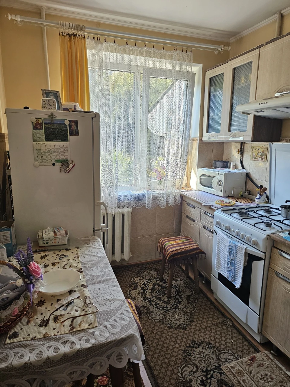 продам 2 кімнату квартиру в центрі міста та