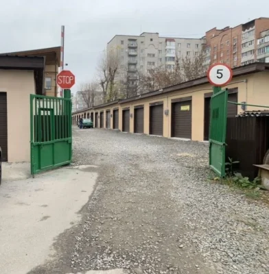 Продам двоповерховий Гараж