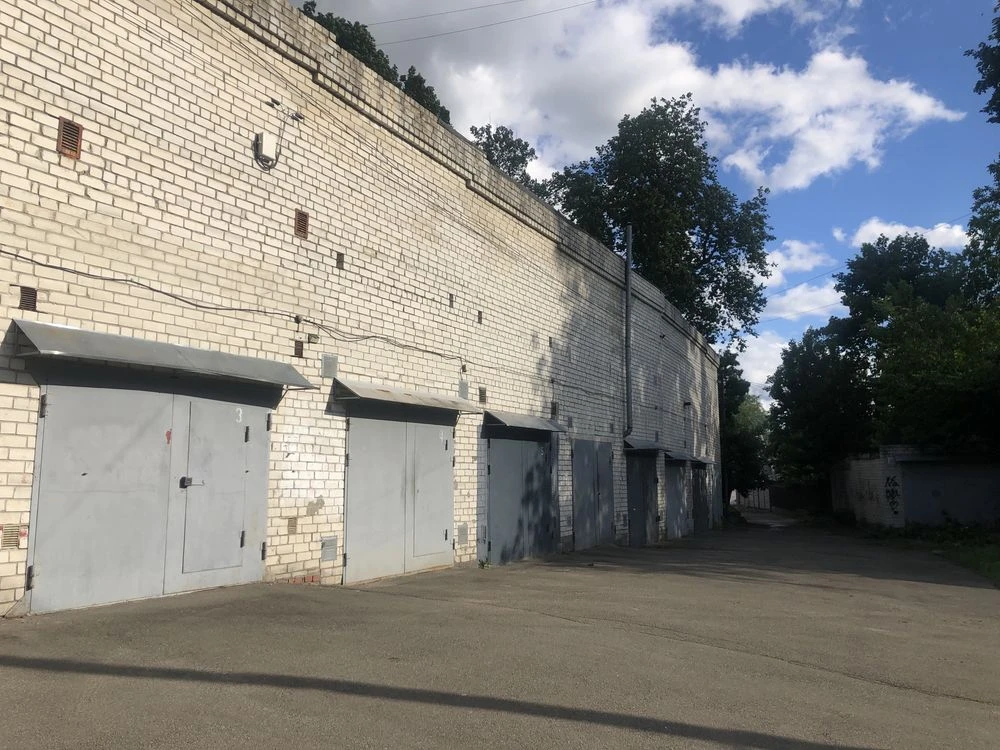 Продам гараж в центрі (вул.Хлібопекарська)