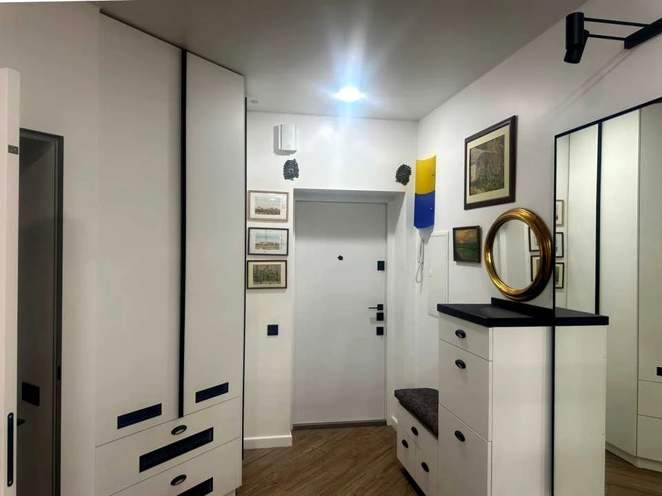 Apartment. Salutna St, Nivki, Kyiv