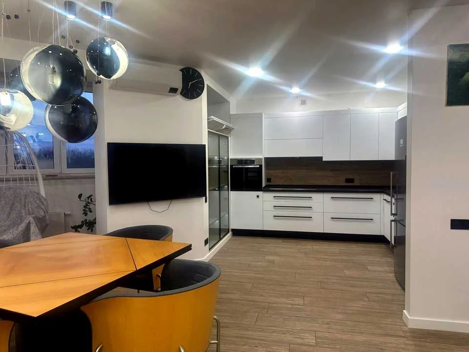 Apartment. Salutna St, Nivki, Kyiv