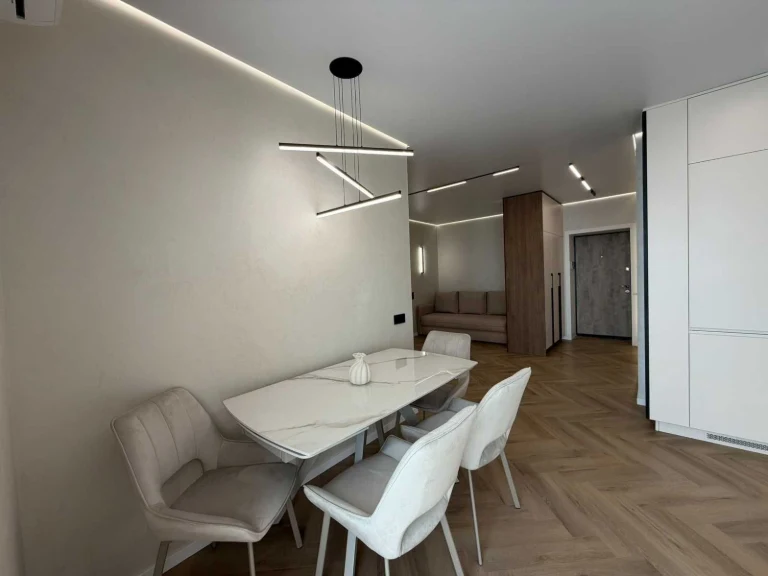 Three-bedroom apartment in the "Parkove Misto" residential complex.