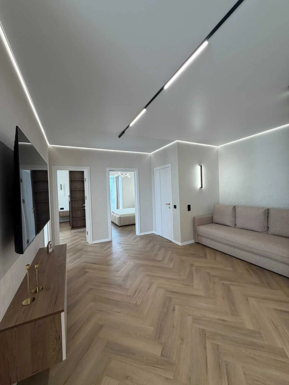 Three-bedroom apartment in the "Parkove Misto" residential complex.