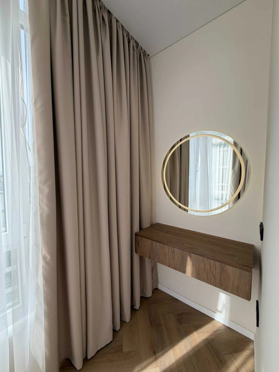 Three-bedroom apartment in the "Parkove Misto" residential complex.