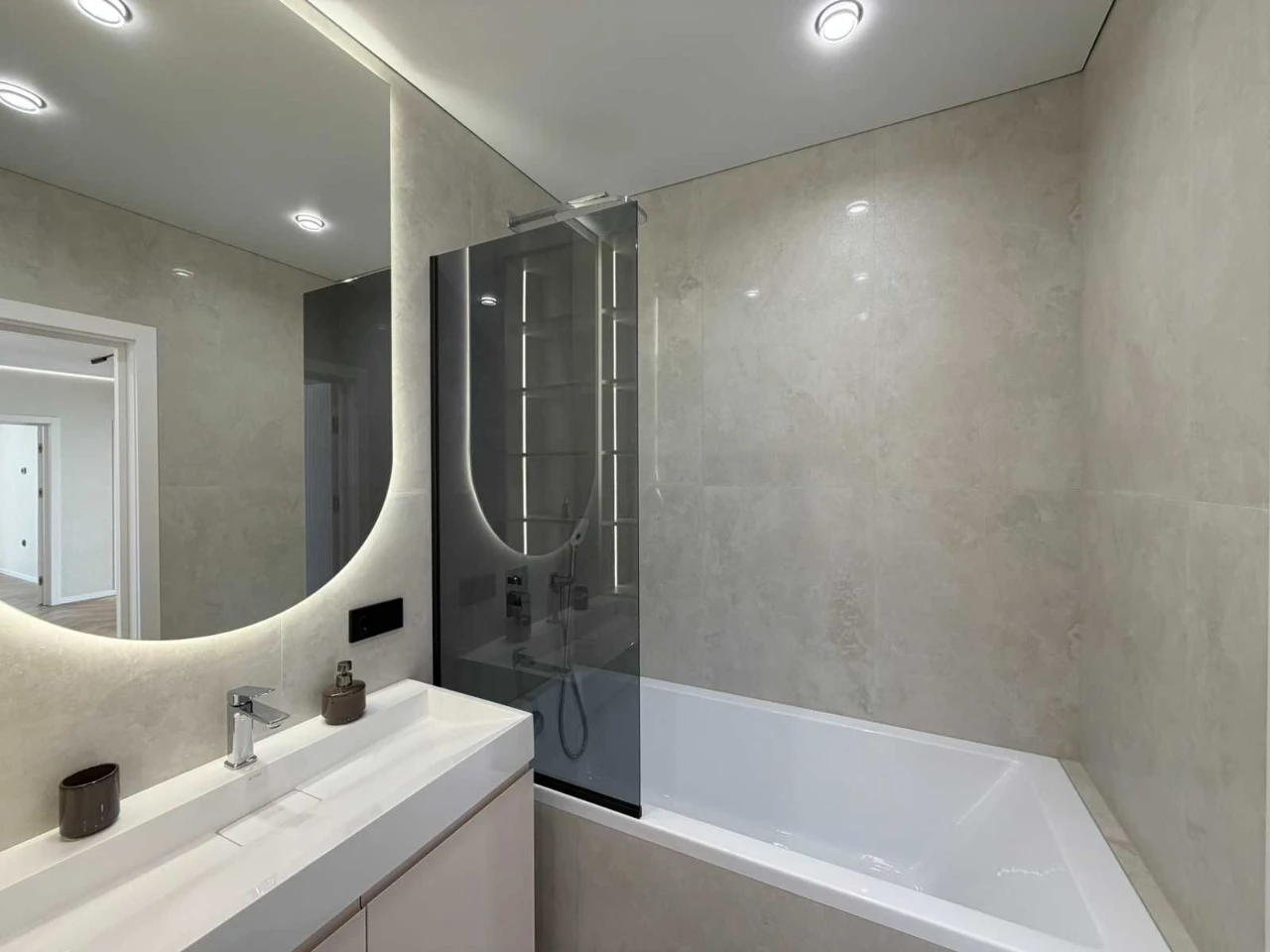 Three-bedroom apartment in the "Parkove Misto" residential complex.