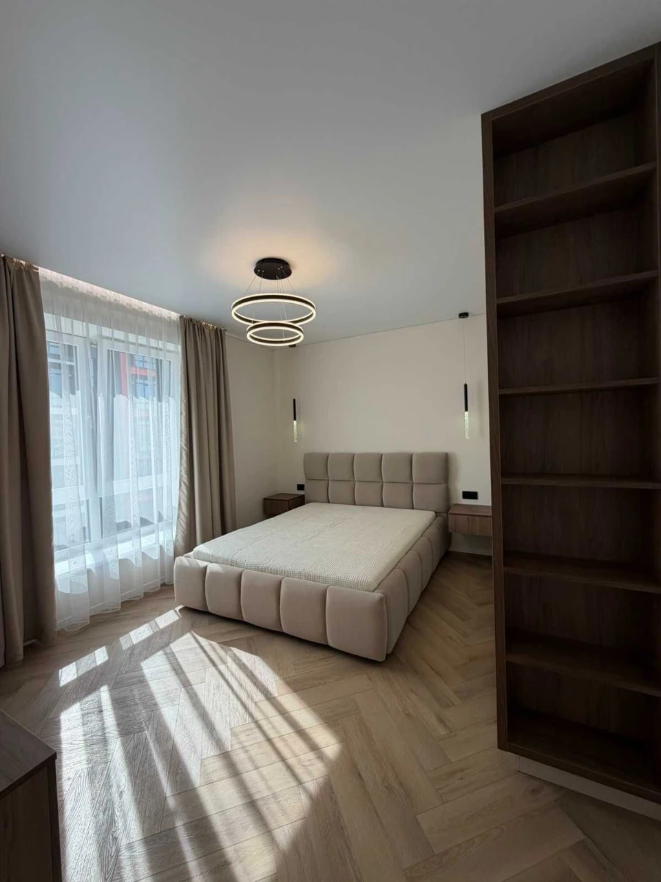 Three-bedroom apartment in the "Parkove Misto" residential complex.