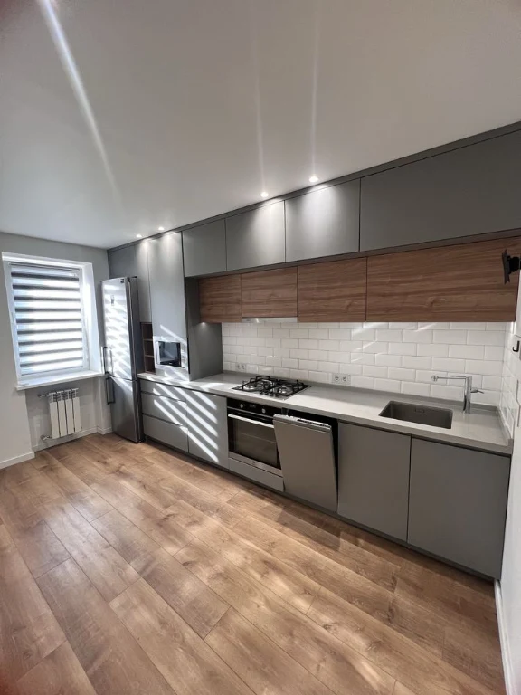 For Sale: 3-Bedroom Apartment with Major Renovation in Chervoн