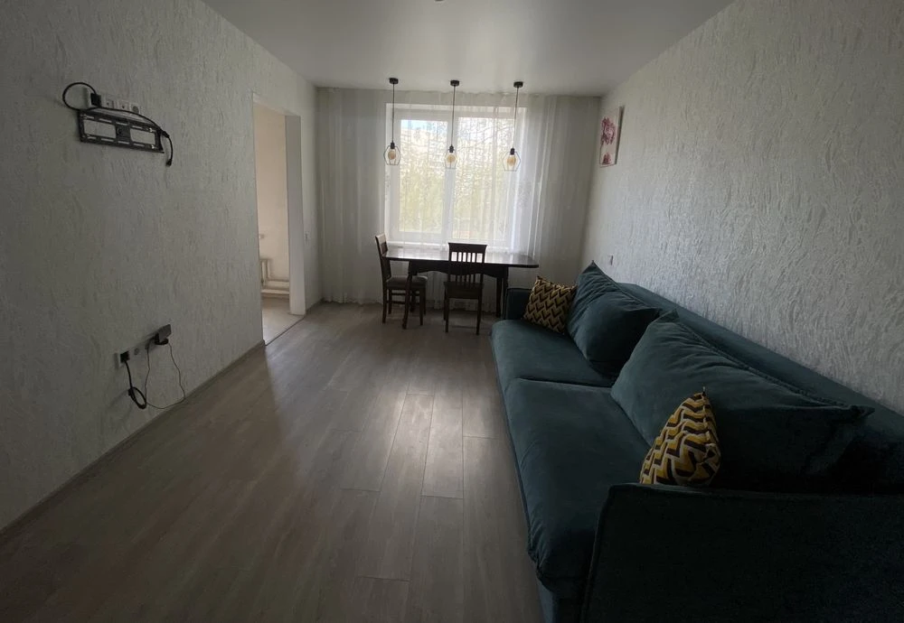 Selling my 3-room apartment, 522 sq.m., near the metro.