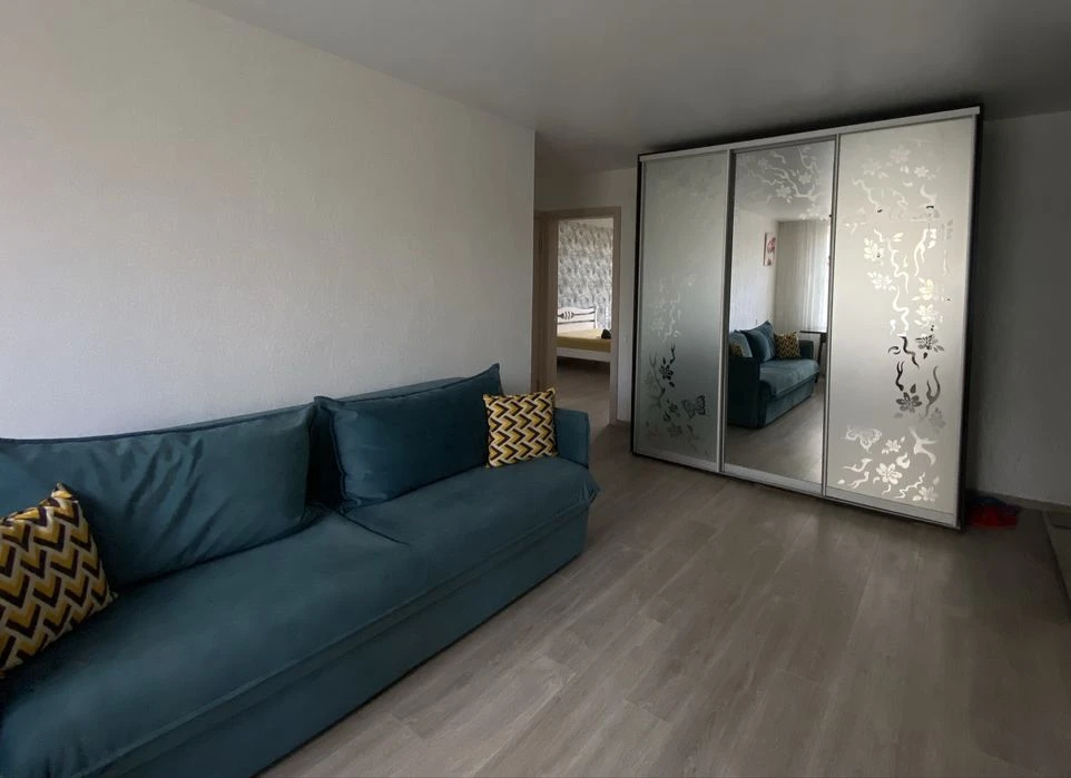Selling my 3-room apartment, 522 sq.m., near the metro.