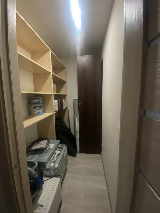 Selling my 3-room apartment, 522 sq.m., near the metro.