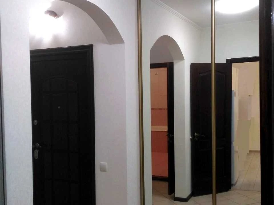 Квартира. Київ, Анни Ахматової вул.