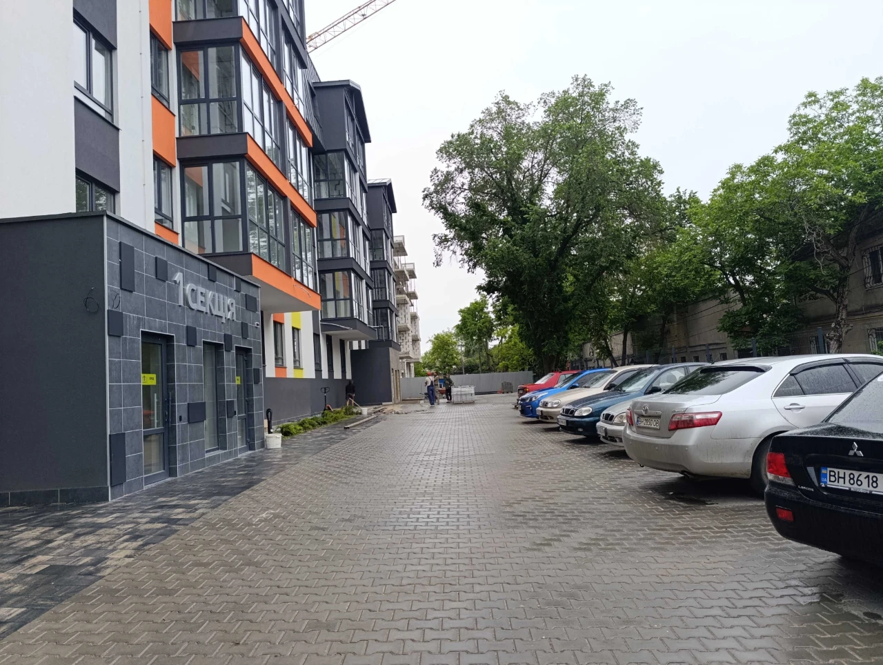 1 комната квартира с хорошим ремонтом в новом зданном, мало