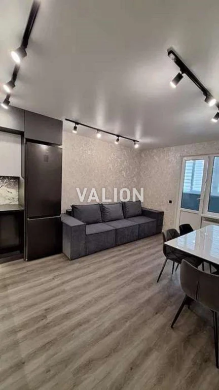 Sale of a 2-room apartment on вул. Ревуцького 54