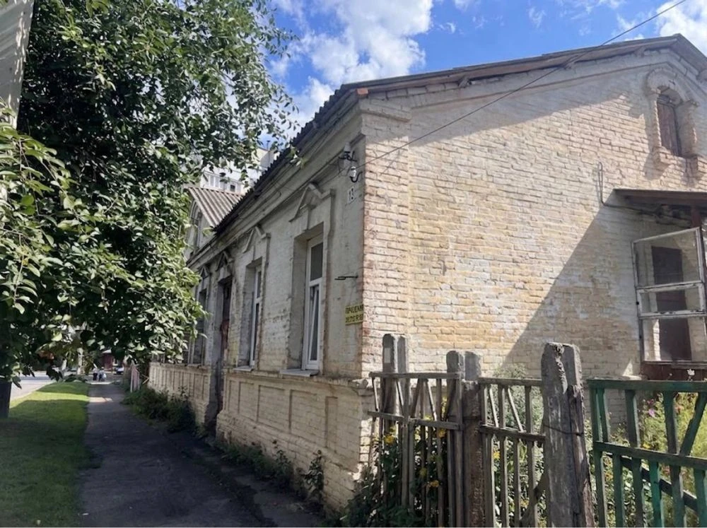 Продаж 2 кімн.  квартири в ЦЕНТРІ міста, вул. С. Русової 13