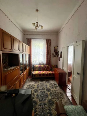 Продаж 2 кімн.  квартири в ЦЕНТРІ міста, вул. С. Русової 13