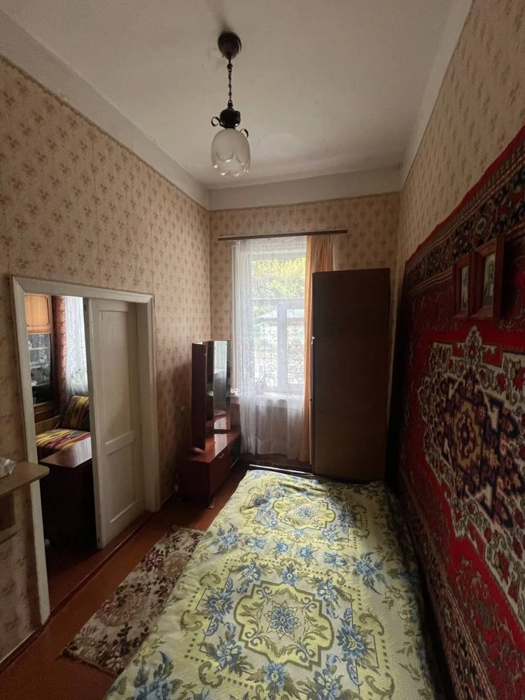 Продаж 2 кімн.  квартири в ЦЕНТРІ міста, вул. С. Русової 13