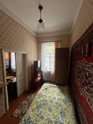 Продаж 2 кімн.  квартири в ЦЕНТРІ міста, вул. С. Русової 13