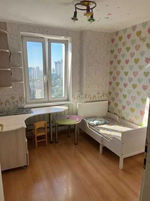 3-bedroom apartment in Rusanivka