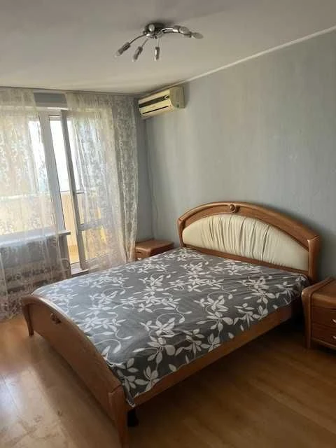 Трикімнатна квартира на Русанівці