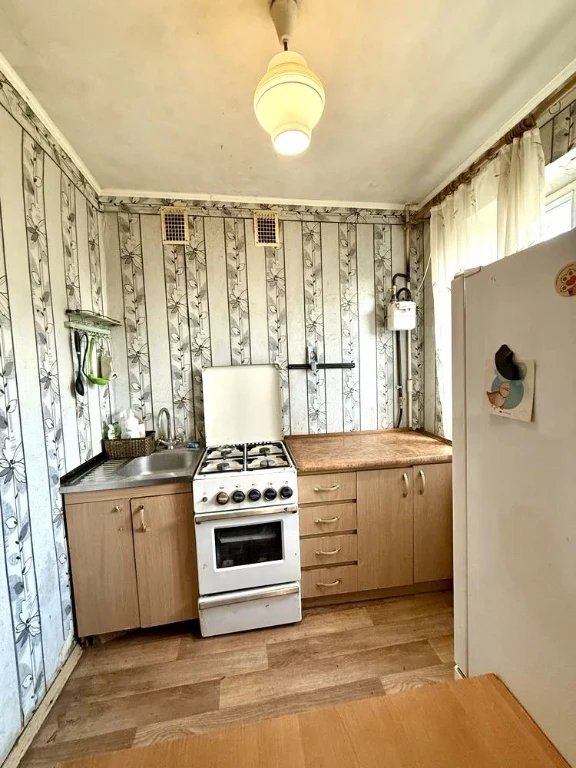Продам 1к. квартиру пр. Тракторобудівників, Трк Україна ( 93