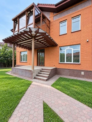 House 470 m2, basement 139, 10 acres with panels in a closed
