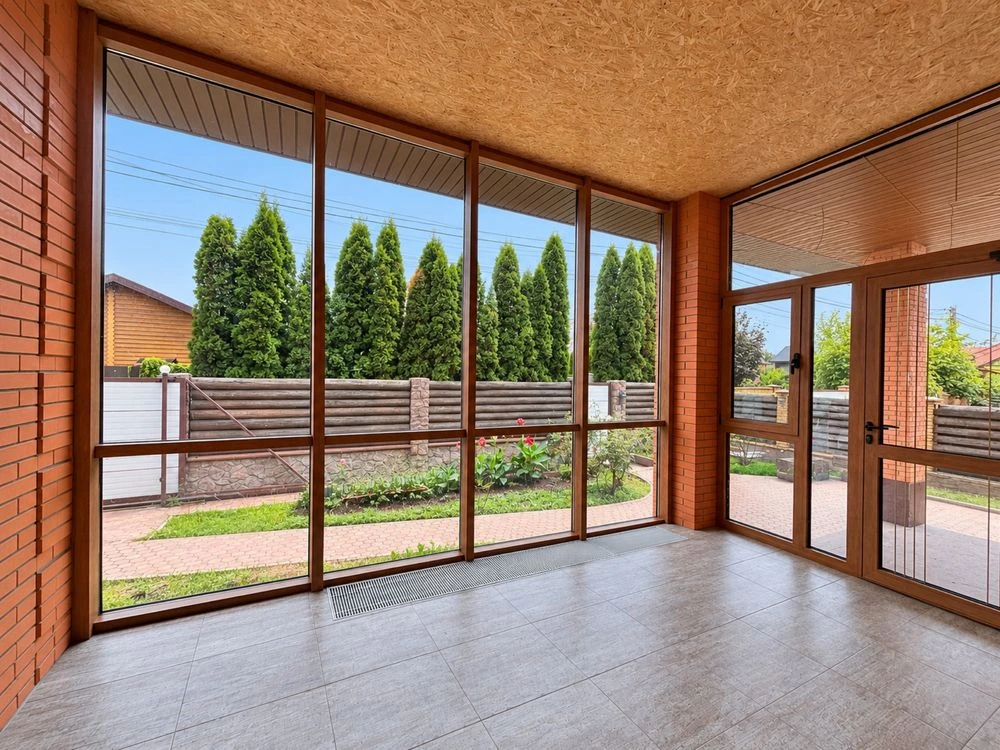 House 470 m2, basement 139, 10 acres with panels in a closed