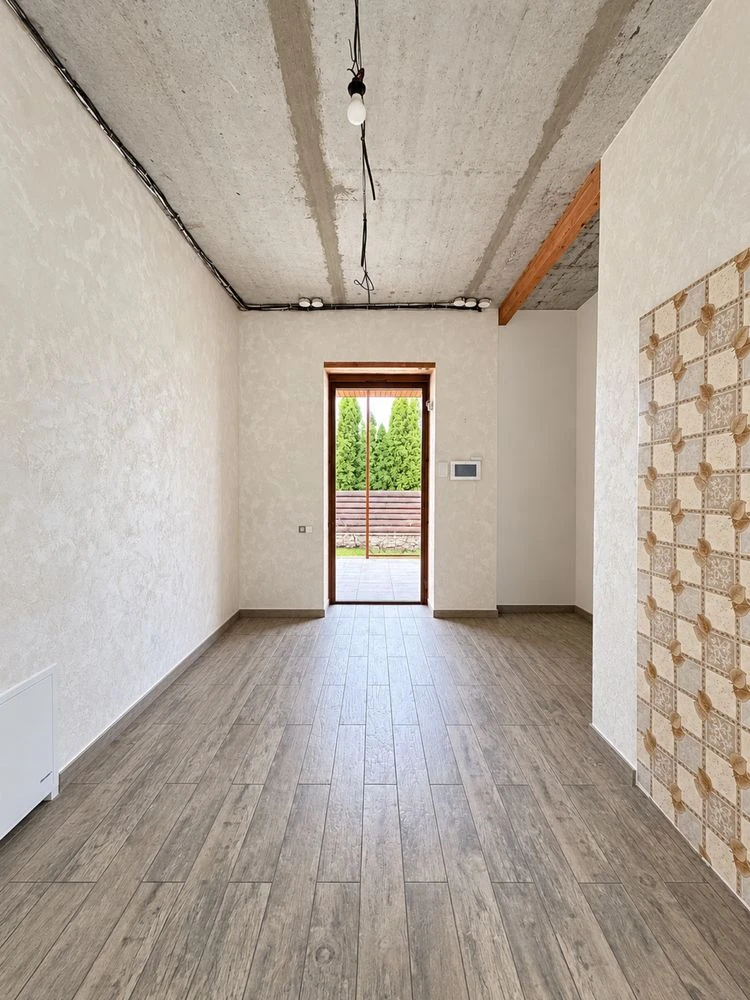 House 470 m2, basement 139, 10 acres with panels in a closed