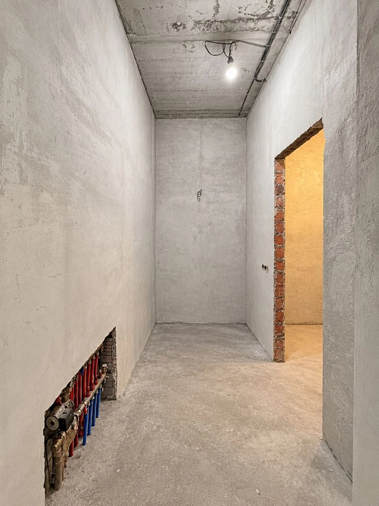 House 470 m2, basement 139, 10 acres with panels in a closed
