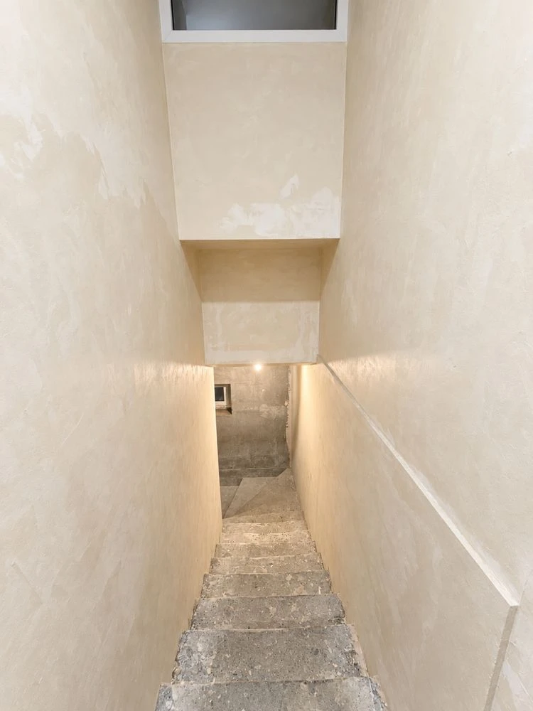 House 470 m2, basement 139, 10 acres with panels in a closed