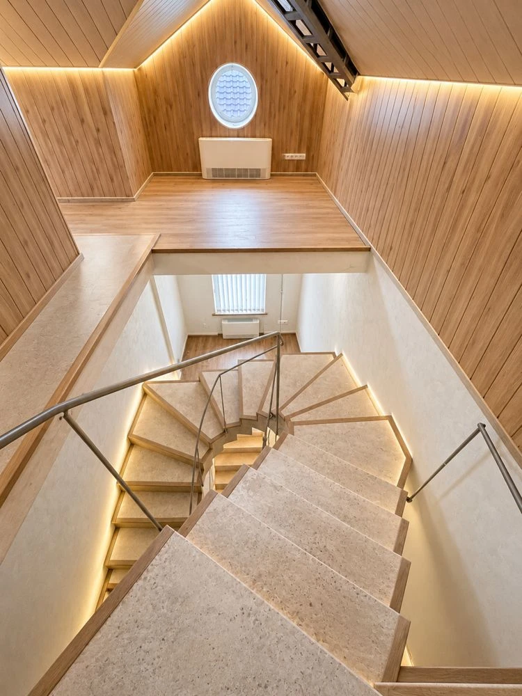 House 470 m2, basement 139, 10 acres with panels in a closed