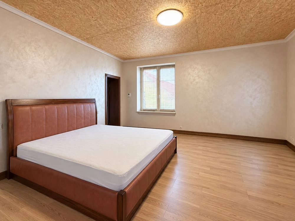 House 470 m2, basement 139, 10 acres with panels in a closed