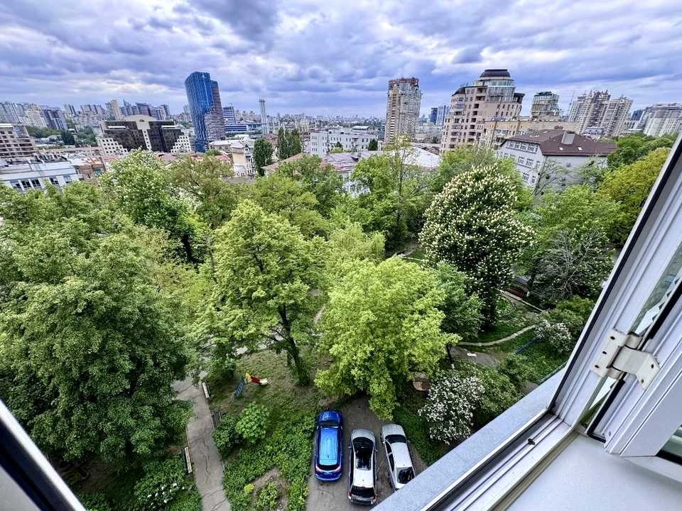 Apartment. Mikylo-Botanichna st.
