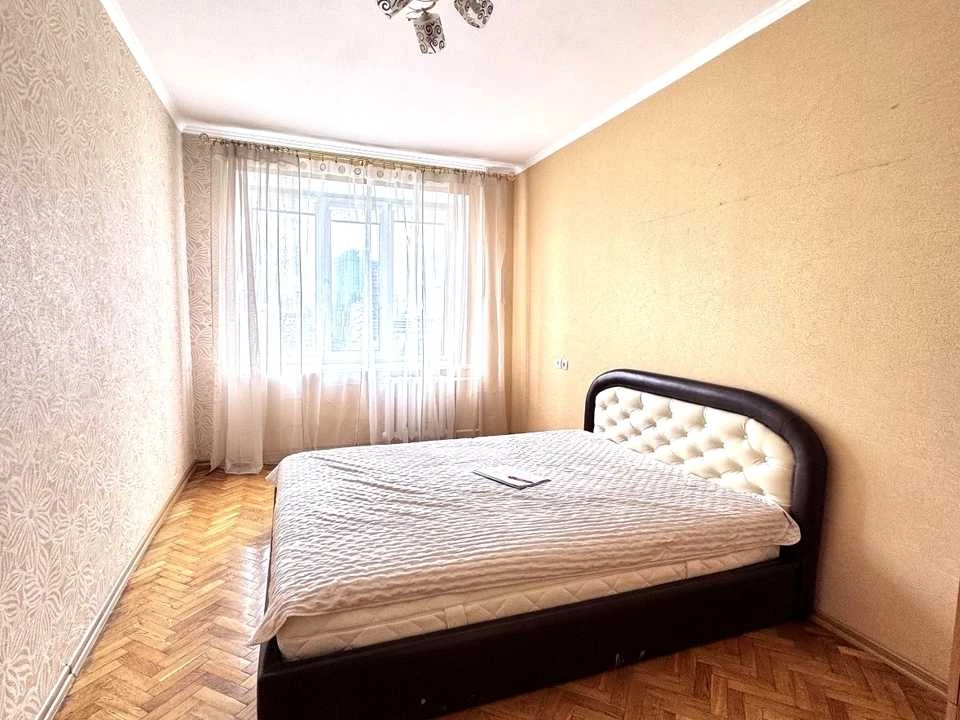 Apartment. Mikylo-Botanichna st.