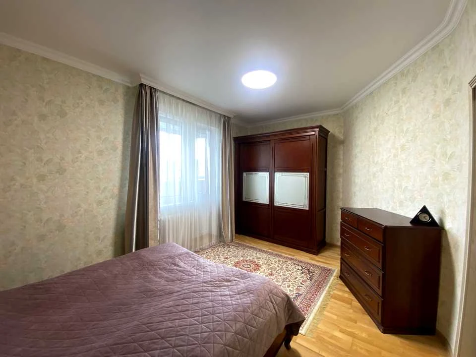 Квартира. Київ, Татарська вулиця