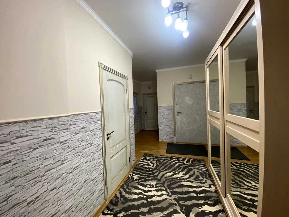 Квартира. Київ, Татарська вулиця