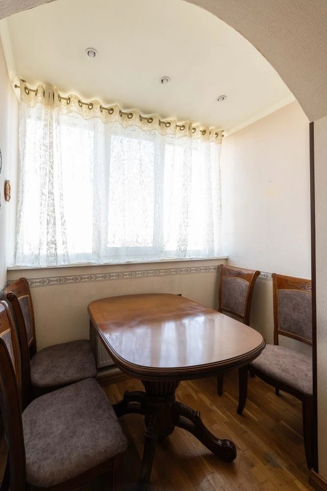 Оренда 3К 105м Печерськ м. Арсенальна