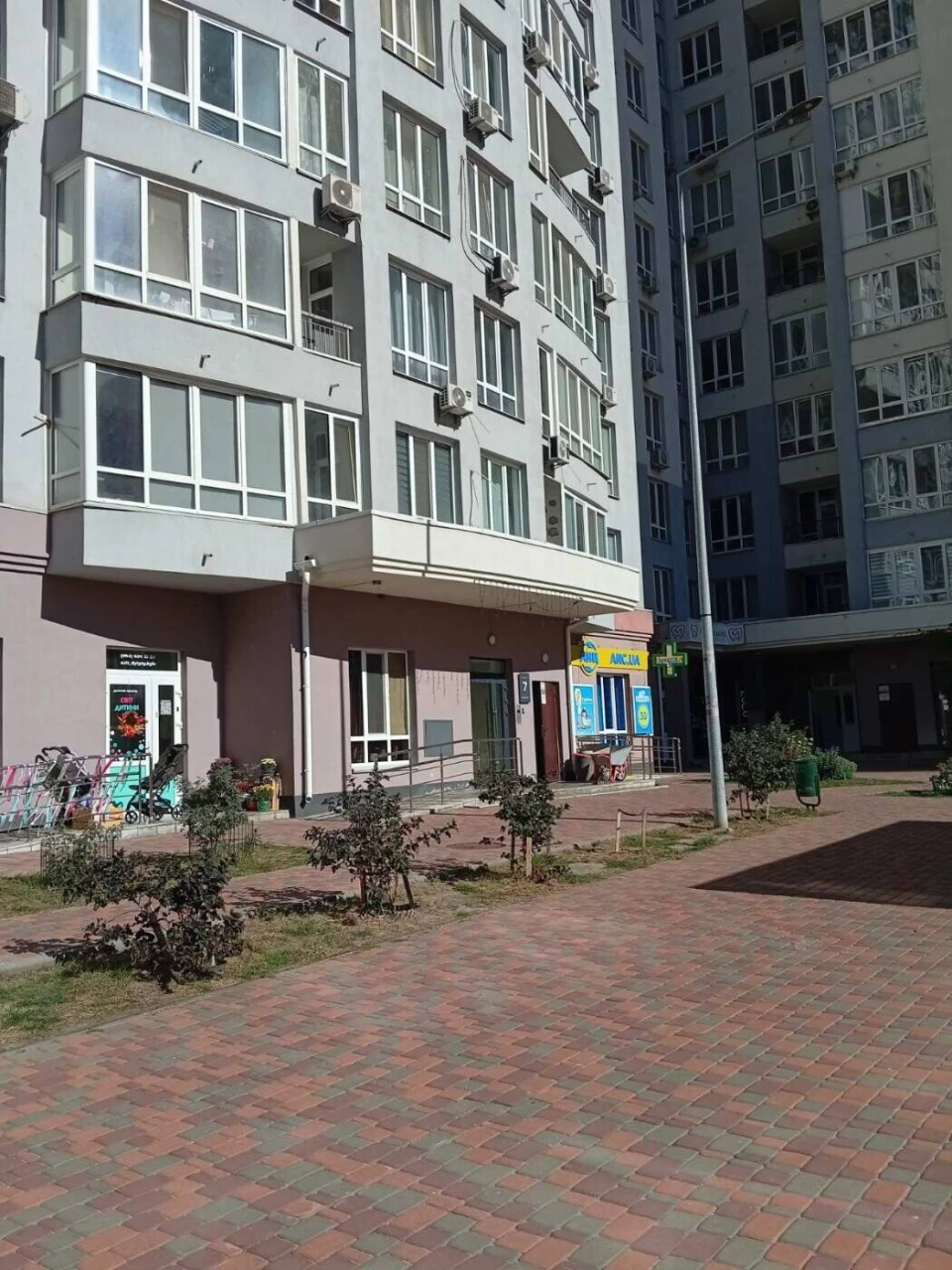 Live and thrive! Stylish studio with renovation and furniture in Kahovska ЖК