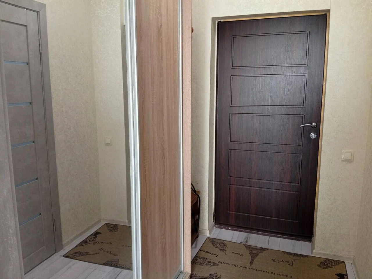 Live and thrive! Stylish studio with renovation and furniture in Kahovska ЖК