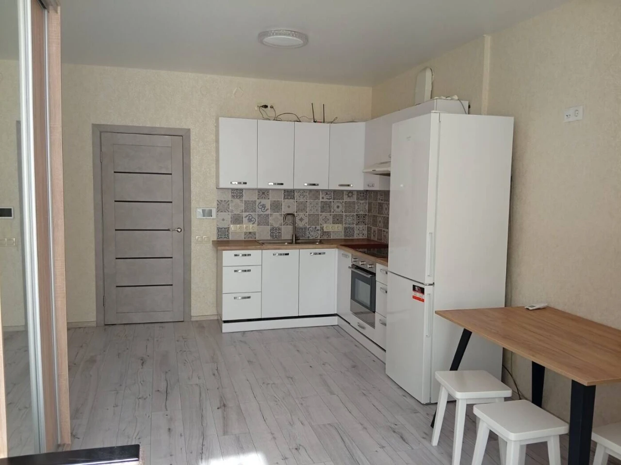 Live and thrive! Stylish studio with renovation and furniture in Kahovska ЖК