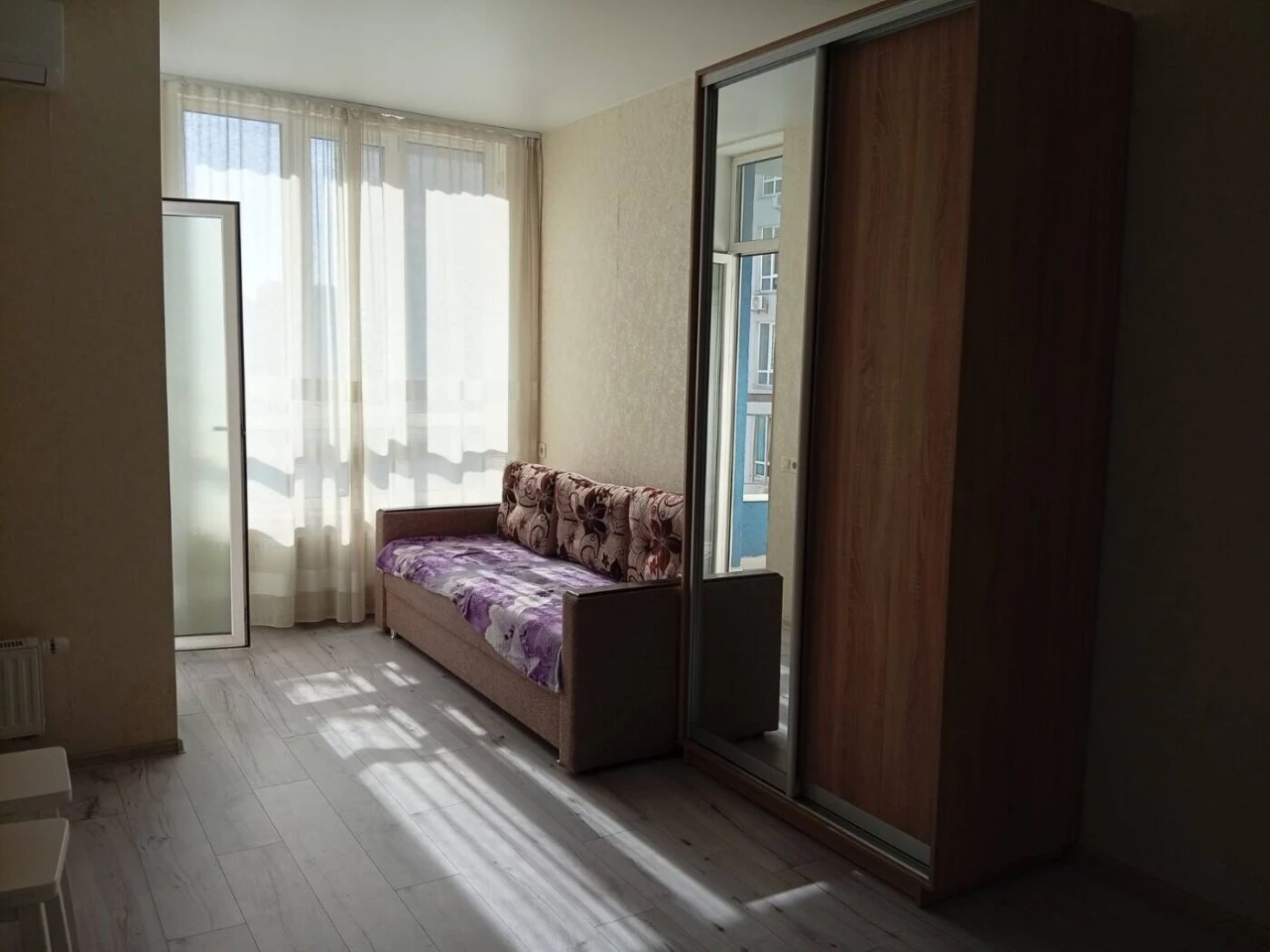 Live and thrive! Stylish studio with renovation and furniture in Kahovska ЖК