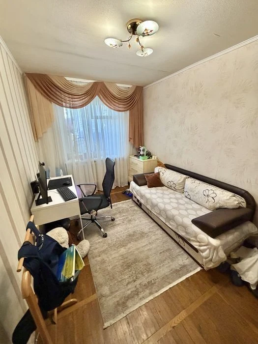 Продам 3-кімнатну квартиру. Район Тополь-1