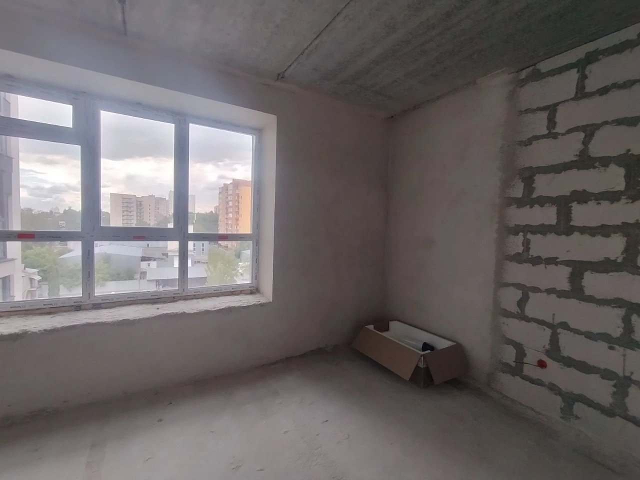 1-bedroom apartment in the prestigious Pearlina Proskurova 3 complex. Exhibition.
